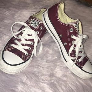 ✨ Maroon Converse ✨ Never been worn!